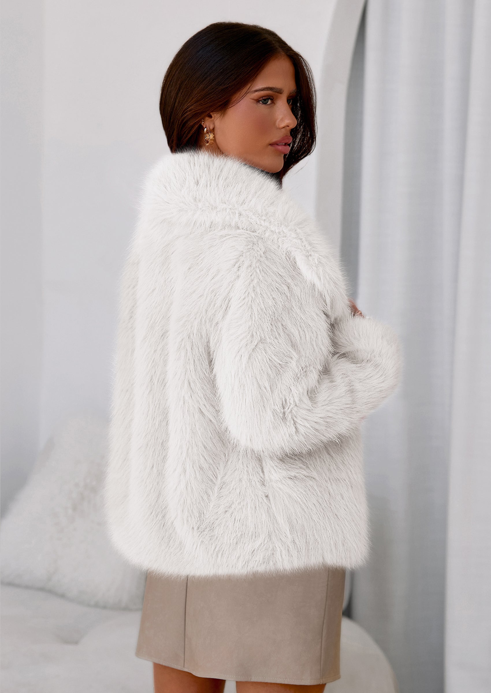 PRETTYGARDEN Womens Winter Coats Trendy Long Sleeve Furry Faux Fur Jackets Button Lapel Warm Fall Outwear with Pockets