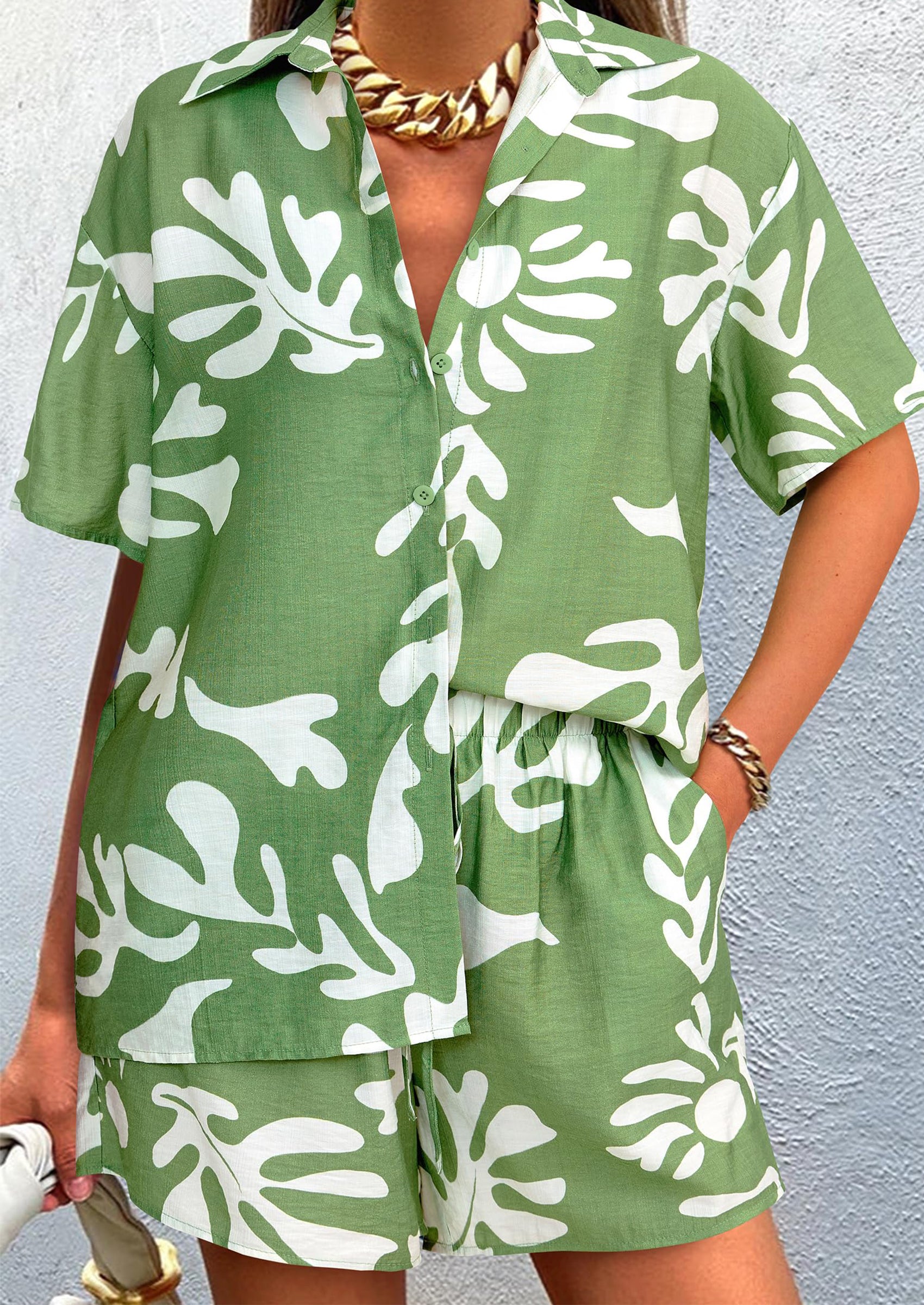 PRETTYGARDEN Women Summer 2 Piece Sets Printed Short Sleeve Tops Lounge Shorts Beach Vacation Outfits